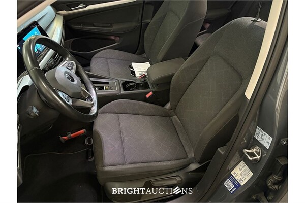 Volkswagen Golf eTSI Life 1.0 DSG 110pk 2022 (Origineel-NL), N-883-TB
