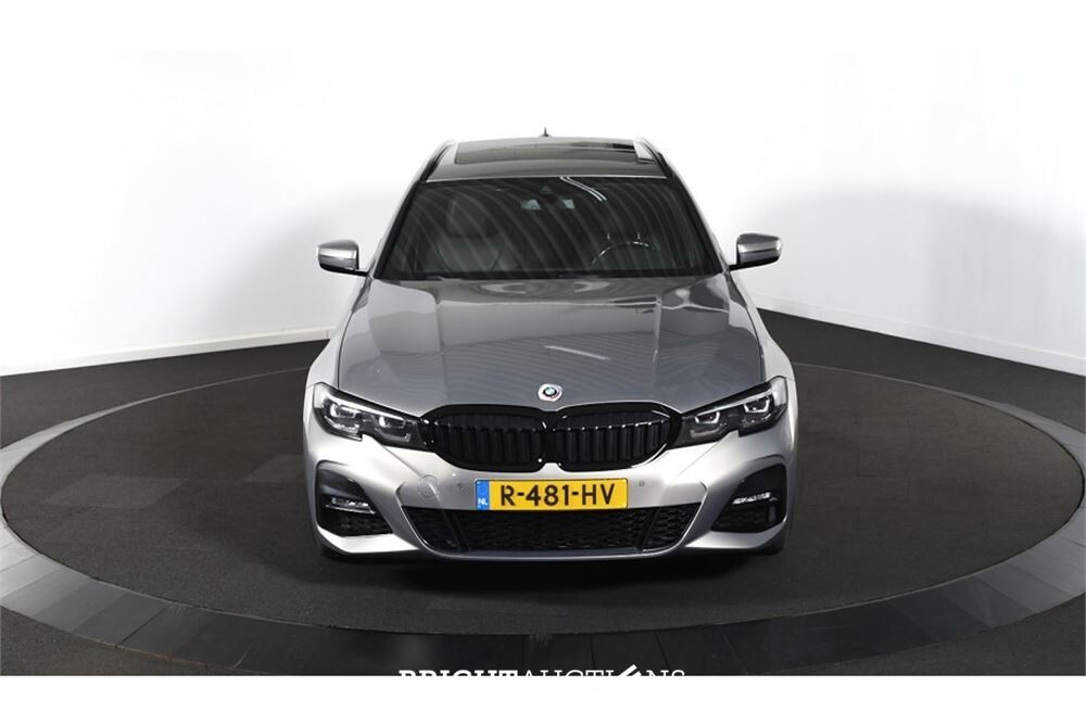 BMW 330e Touring Business Edition Plus 296pk 2022 (Origineel-NL) 3-Serie, R-481-HV