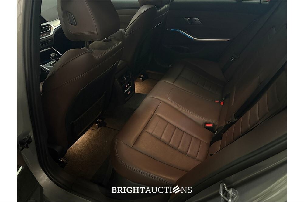 BMW 330e Touring Business Edition Plus 296pk 2022 (Origineel-NL) 3-Serie, R-481-HV