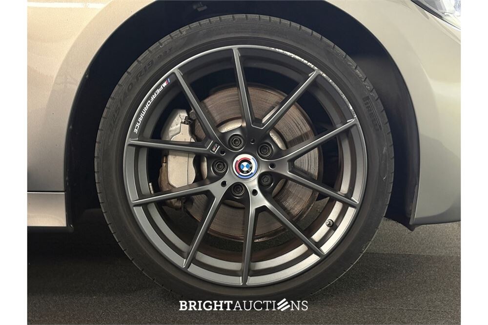 BMW 330e Touring Business Edition Plus 296pk 2022 (Origineel-NL) 3-Serie, R-481-HV