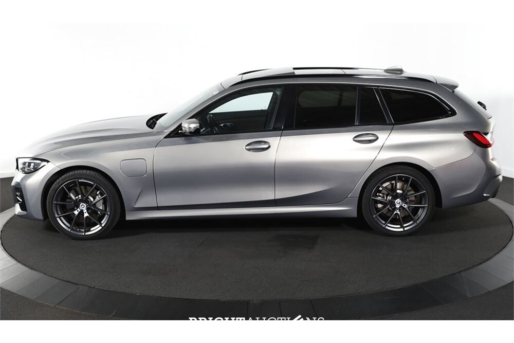 BMW 330e Touring Business Edition Plus 296pk 2022 (Origineel-NL) 3-Serie, R-481-HV