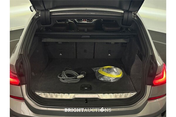 BMW 330e Touring Business Edition Plus 296pk 2022 (Origineel-NL) 3-Serie, R-481-HV