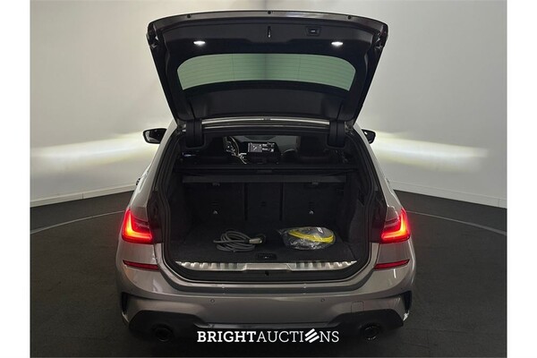BMW 330e Touring Business Edition Plus 296pk 2022 (Origineel-NL) 3-Serie, R-481-HV