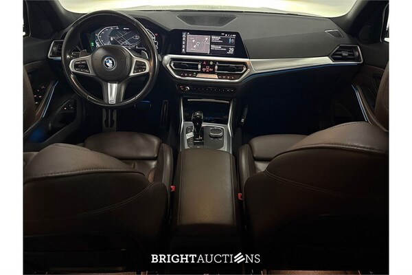 BMW 330e Touring Business Edition Plus 296pk 2022 (Origineel-NL) 3-Serie, R-481-HV