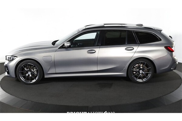 BMW 330e Touring Business Edition Plus 296pk 2022 (Origineel-NL) 3-Serie, R-481-HV