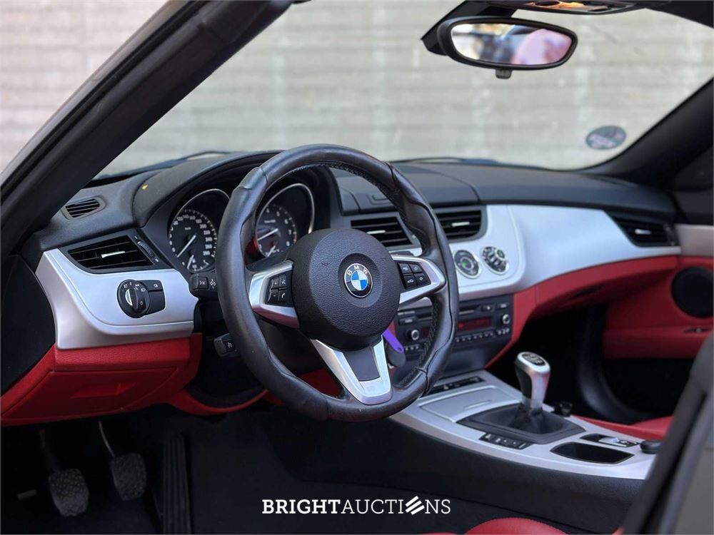 2010 BMW Z4 Roadster sDrive23i Executive Hardtop, 204pk, N-126-BZ – Schaltgetriebe –