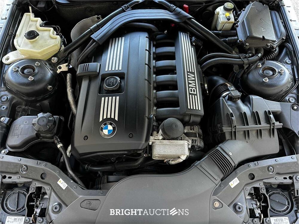 2010 BMW Z4 Roadster sDrive23i Executive Hardtop, 204pk, N-126-BZ – Schaltgetriebe –
