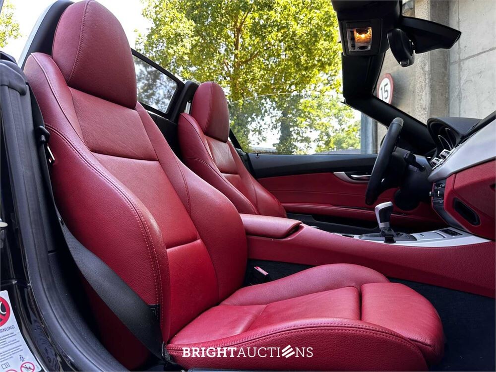 2010 BMW Z4 Roadster sDrive23i Executive Hardtop, 204pk, N-126-BZ – Schaltgetriebe –