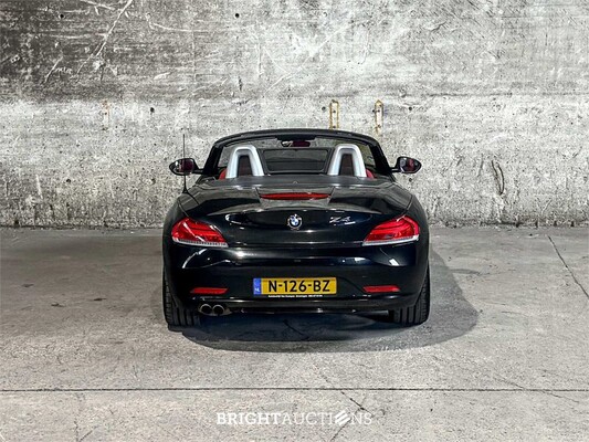 2010 BMW Z4 Roadster sDrive23i Executive Hardtop, 204pk, N-126-BZ – Schaltgetriebe –