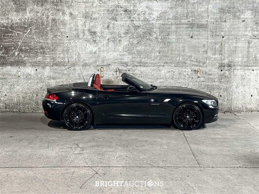 2010 BMW Z4 Roadster sDrive23i Executive Hardtop, 204pk, N-126-BZ – Schaltgetriebe –