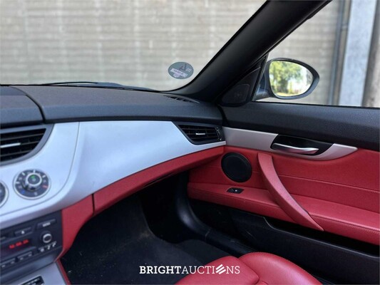 2010 BMW Z4 Roadster sDrive23i Executive Hardtop, 204pk, N-126-BZ – Schaltgetriebe –