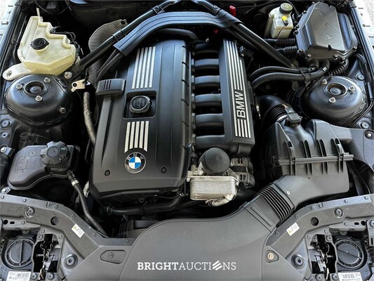 2010 BMW Z4 Roadster sDrive23i Executive Hardtop, 204pk, N-126-BZ – Schaltgetriebe –