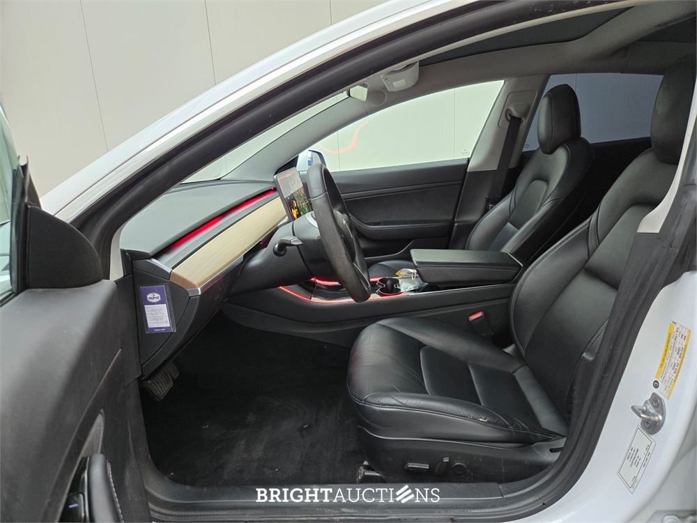Tesla Model 3 Standard RWD Plus 60 kWh 238pk 2019 (Origineel-NL), G-240-RB