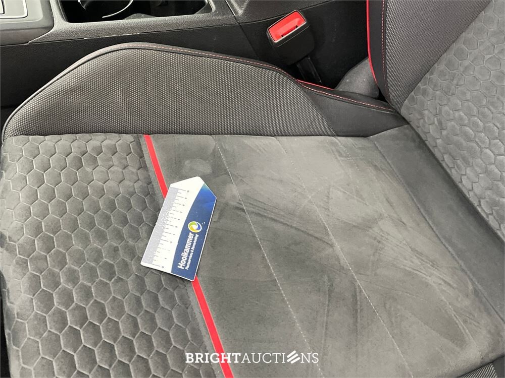 Volkswagen Golf GTI 2.0 TSI 301pk 2021, T-999-KK