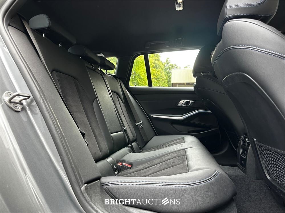 BMW 320d Touring M Sport 190 PS 2023 3er-Reihe (Original-NL + Erstbesitz), T-274-GG