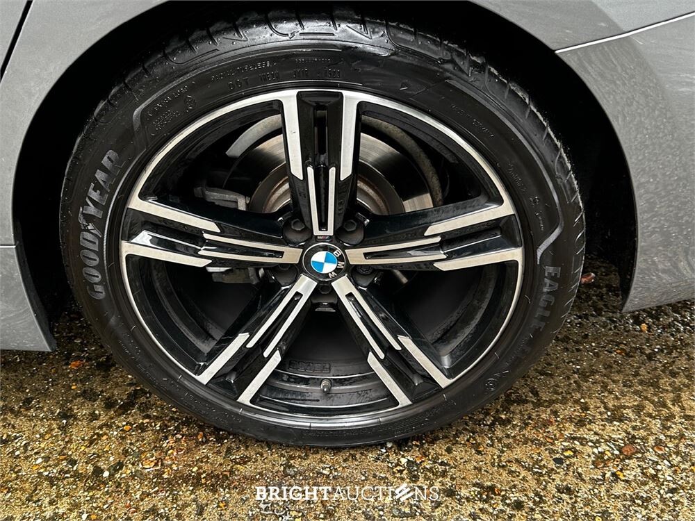 BMW 320d Touring M Sport 190 PS 2023 3er-Reihe (Original-NL + Erstbesitz), T-274-GG