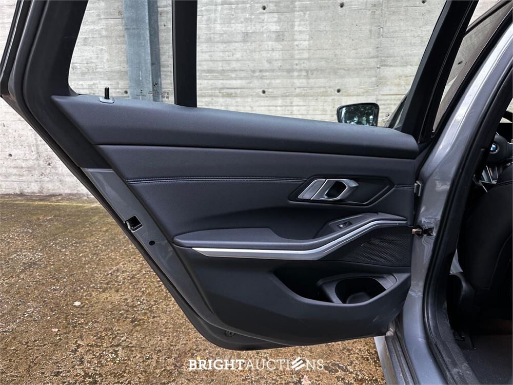 BMW 320d Touring M Sport 190 PS 2023 3er-Reihe (Original-NL + Erstbesitz), T-274-GG