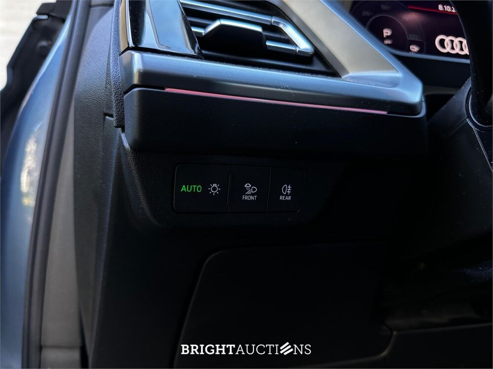 Audi Q4 e-tron 35 Launch edition Advanced 55 kWh 170pk 2021 (Origineel-NL + 1e eigenaar), N-165-PV