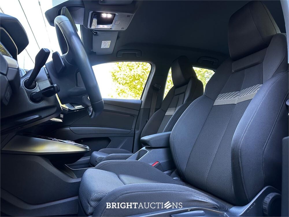 Audi Q4 e-tron 35 Launch edition Advanced 55 kWh 170pk 2021 (Origineel-NL + 1e eigenaar), N-165-PV
