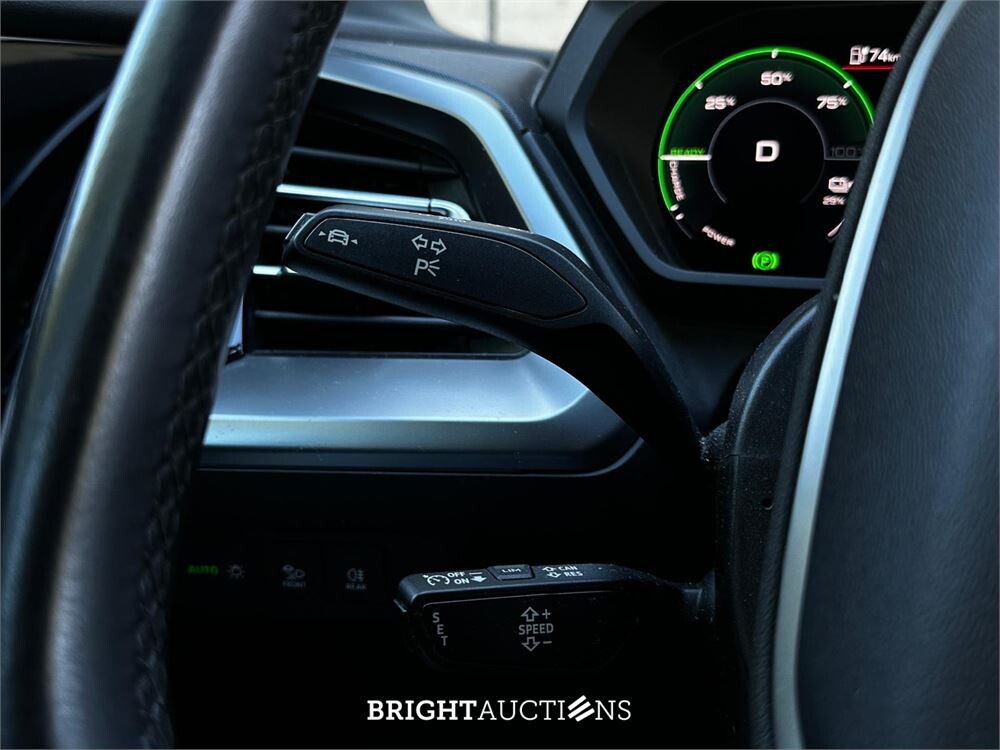Audi Q4 e-tron 35 Launch edition Advanced 55 kWh 170pk 2021 (Origineel-NL + 1e eigenaar), N-165-PV