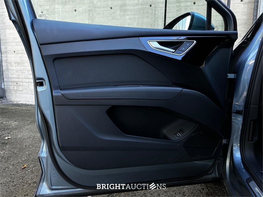 Audi Q4 e-tron 35 Launch edition Advanced 55 kWh 170pk 2021 (Origineel-NL + 1e eigenaar), N-165-PV
