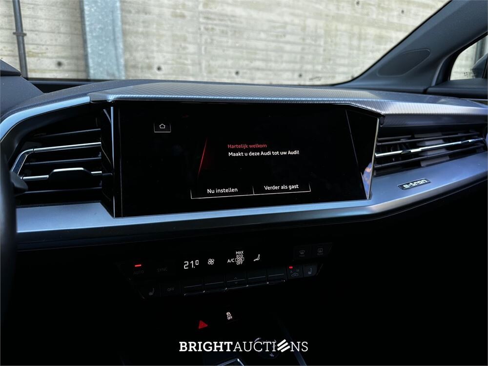 Audi Q4 e-tron 35 Launch edition Advanced 55 kWh 170pk 2021 (Origineel-NL + 1e eigenaar), N-165-PV