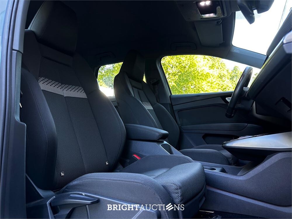 Audi Q4 e-tron 35 Launch edition Advanced 55 kWh 170pk 2021 (Origineel-NL + 1e eigenaar), N-165-PV