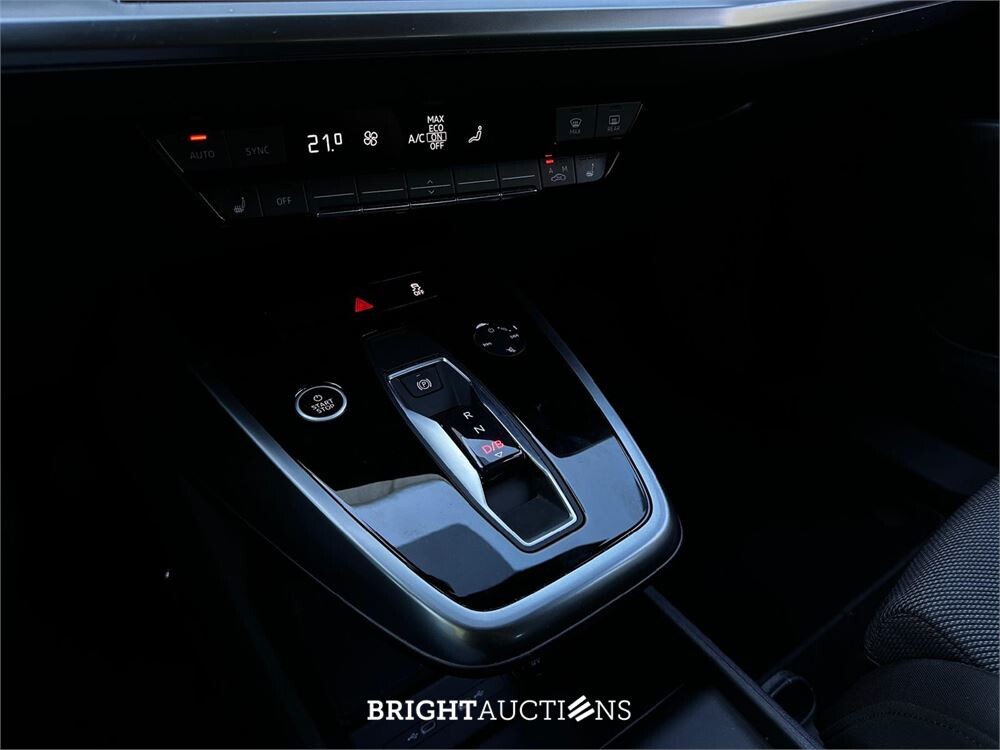 Audi Q4 e-tron 35 Launch edition Advanced 55 kWh 170pk 2021 (Origineel-NL + 1e eigenaar), N-165-PV