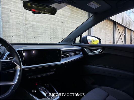Audi Q4 e-tron 35 Launch edition Advanced 55 kWh 170pk 2021 (Origineel-NL + 1e eigenaar), N-165-PV
