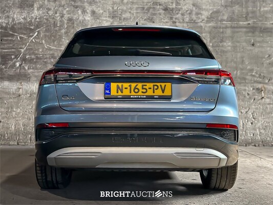 Audi Q4 e-tron 35 Launch edition Advanced 55 kWh 170pk 2021 (Origineel-NL + 1e eigenaar), N-165-PV