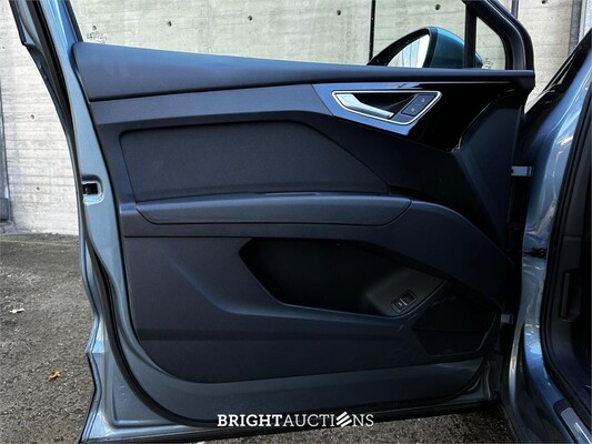 Audi Q4 e-tron 35 Launch edition Advanced 55 kWh 170pk 2021 (Origineel-NL + 1e eigenaar), N-165-PV