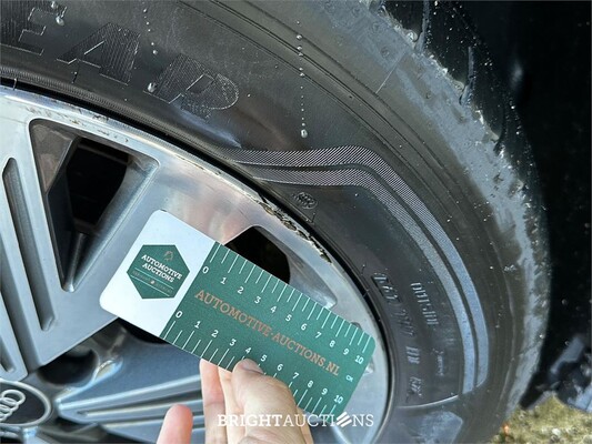 Audi Q4 e-tron 35 Launch edition Advanced 55 kWh 170pk 2021 (Origineel-NL + 1e eigenaar), N-165-PV