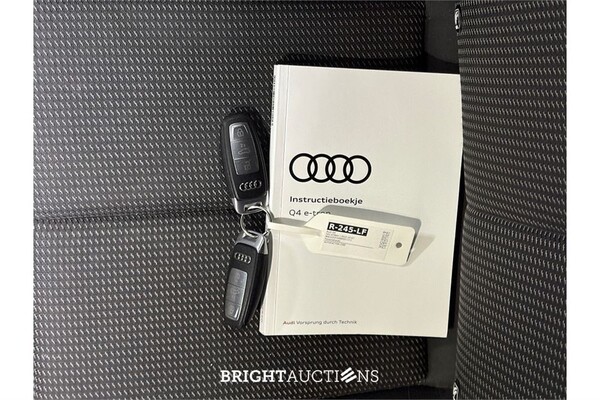 Audi Q4 40 S edition 77 kWh 2022 (Origineel-NL), R-245-LF