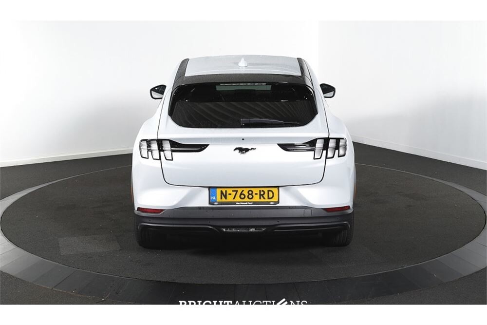 Ford Mustang RWD 75 kWh 2021 (Origineel-NL), N-768-RD