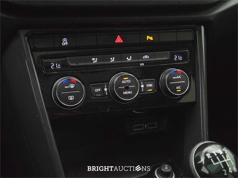Volkswagen T-Roc Sport 1.5 TSI 150pk 2019 (Origineel-NL), XD-221-X