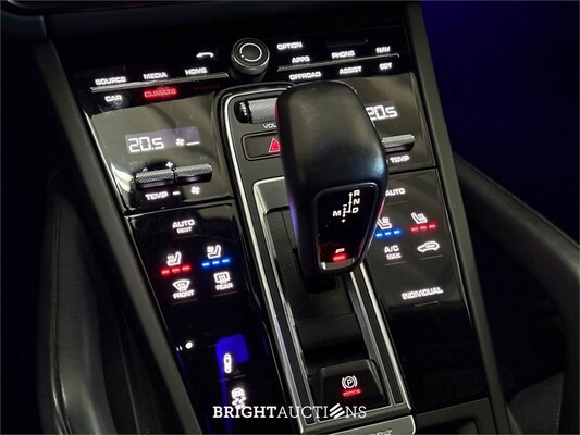 Porsche Cayenne E-Hybrid Platinum Edition 3.0 476pk 2022 (Origineel-NL), P-588-ZV