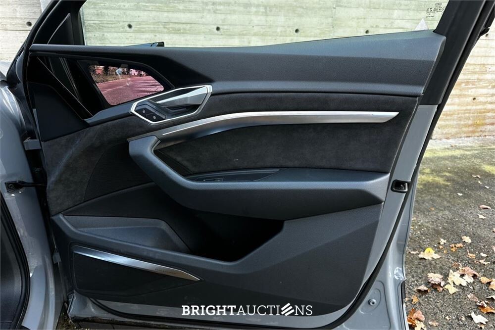 Audi e-tron Sportback 50 S edition Quattro 71 kWh 313pk 2021, T-261-RR