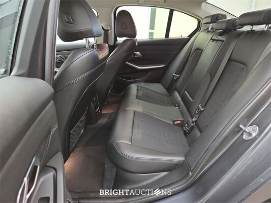 BMW 320i 3-serie Executive Edition 184pk 2019 (Origineel-NL) 3-Serie, XT-203-T