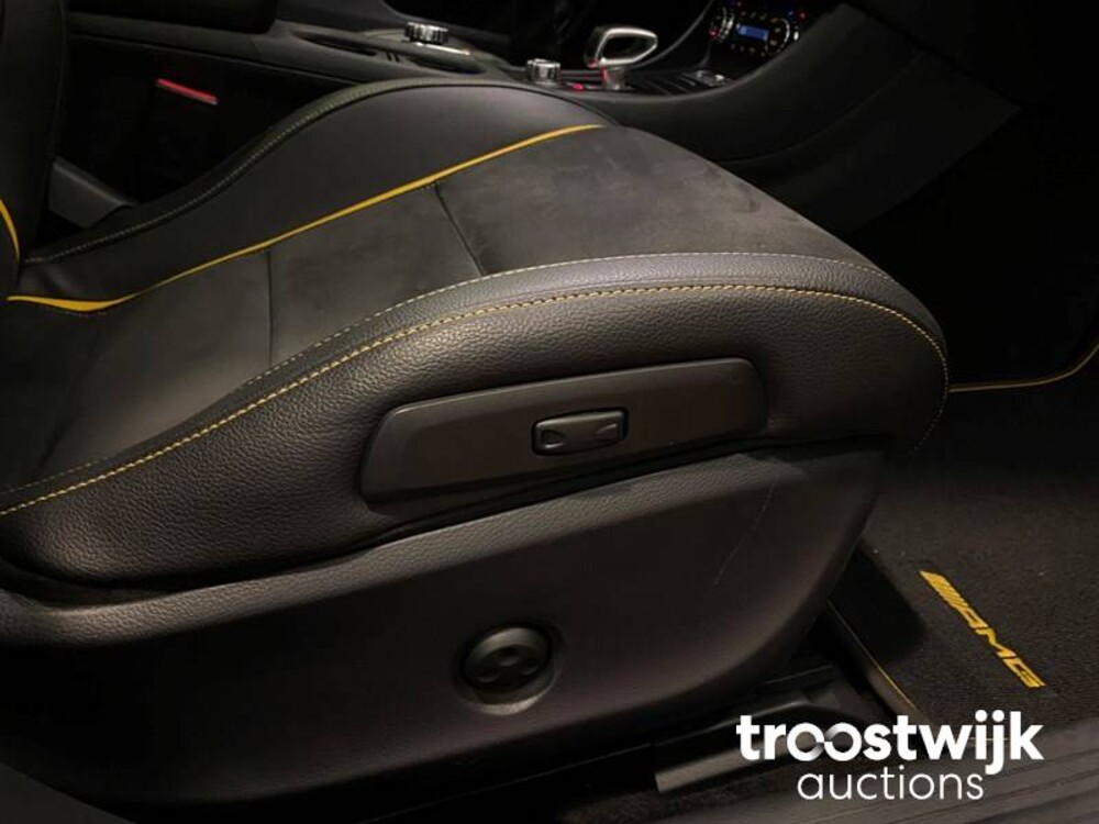 Mercedes-Benz GLA45 AMG 4Matic Yellow Night Edition Car