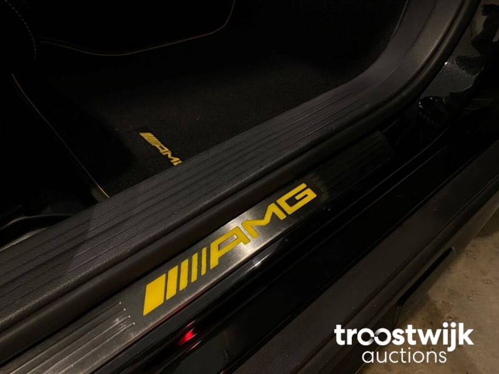 Mercedes-Benz GLA45 AMG 4Matic Yellow Night Edition Car