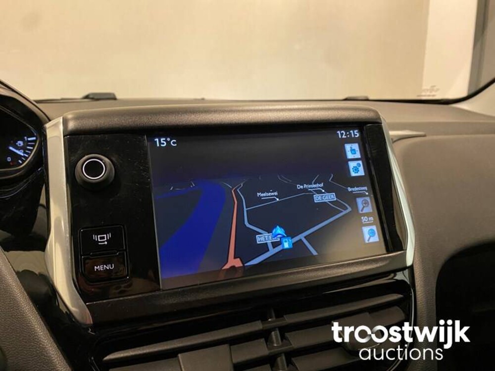 Peugeot 208 1.2 VTi Envy Car