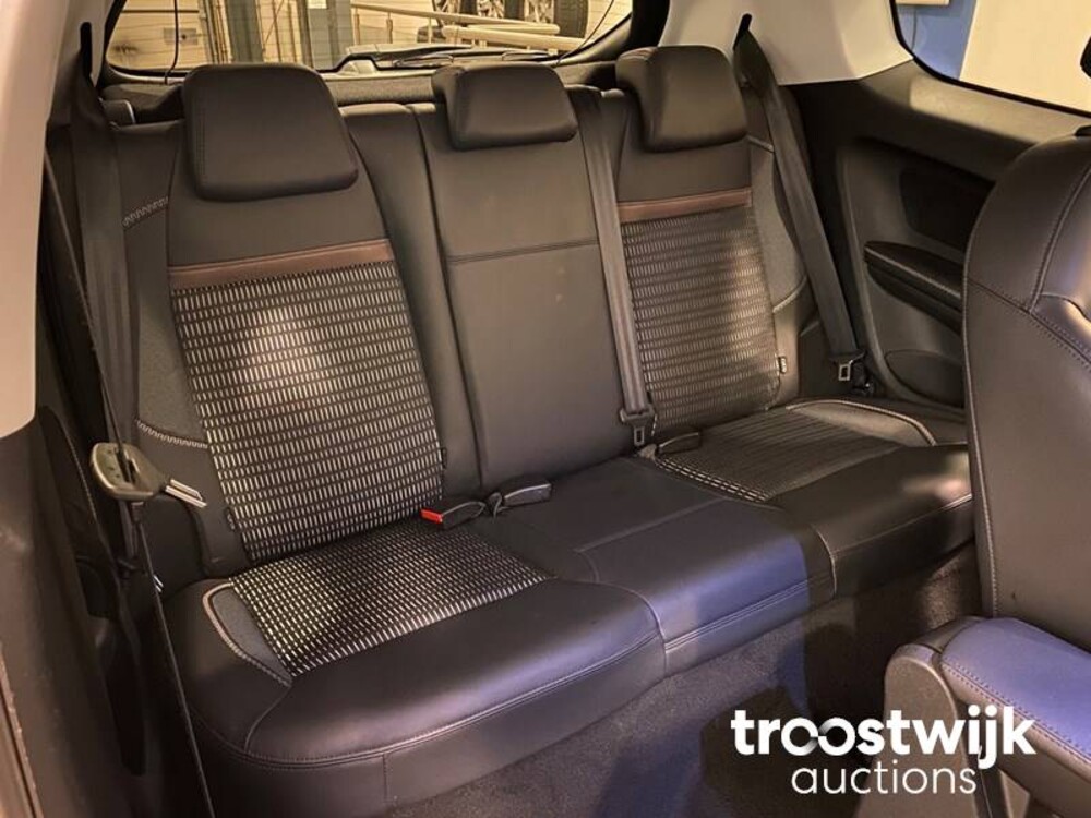 Peugeot 208 1.2 VTi Envy Car