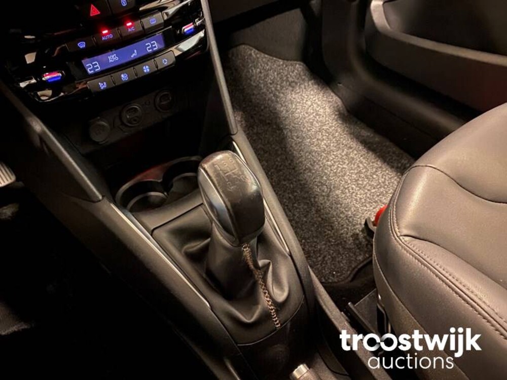 Peugeot 208 1.2 VTi Envy Car