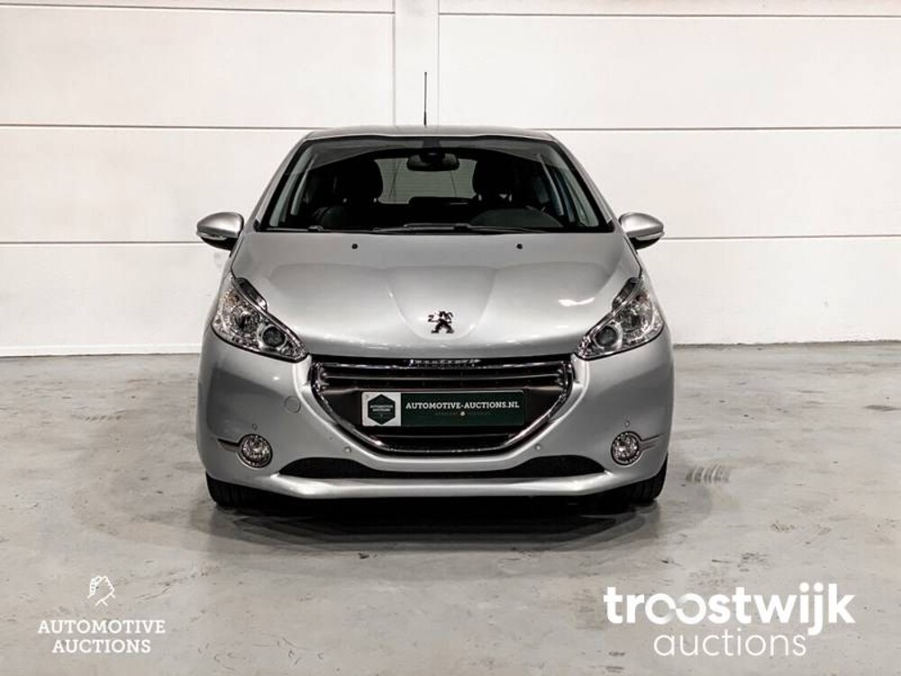 Peugeot 208 1.2 VTi Envy Car