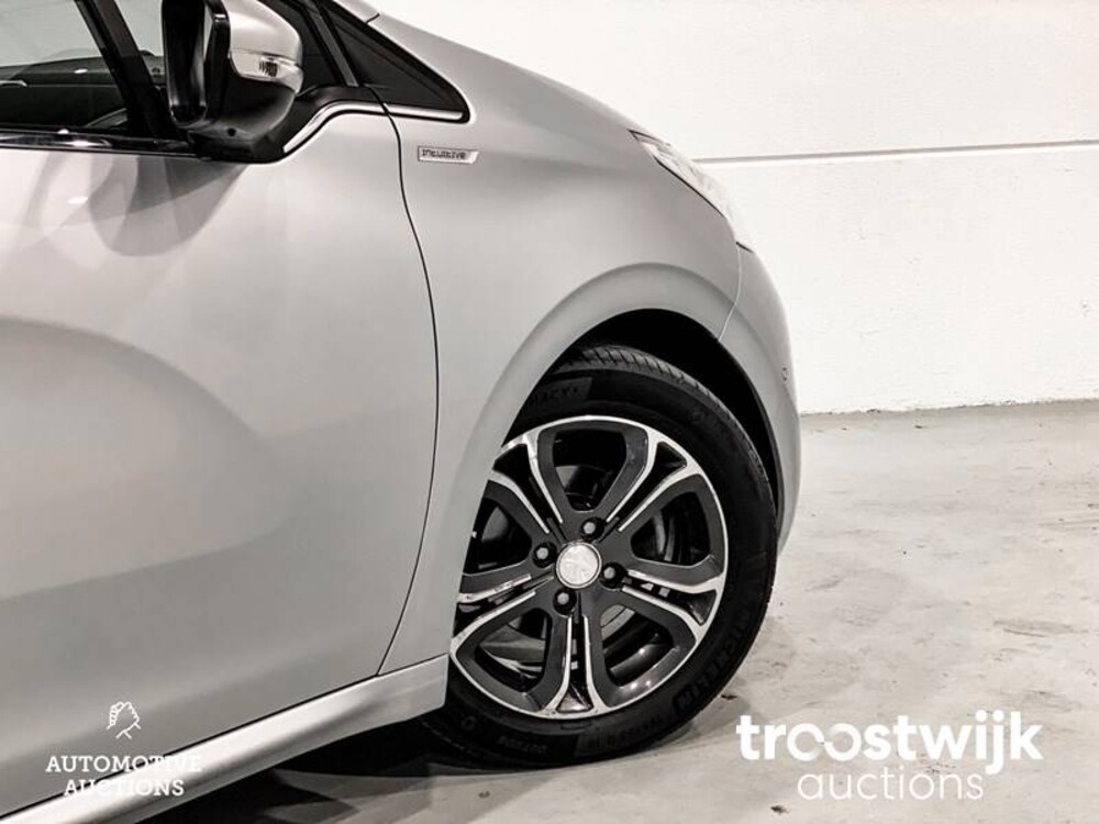 Peugeot 208 1.2 VTi Envy Car