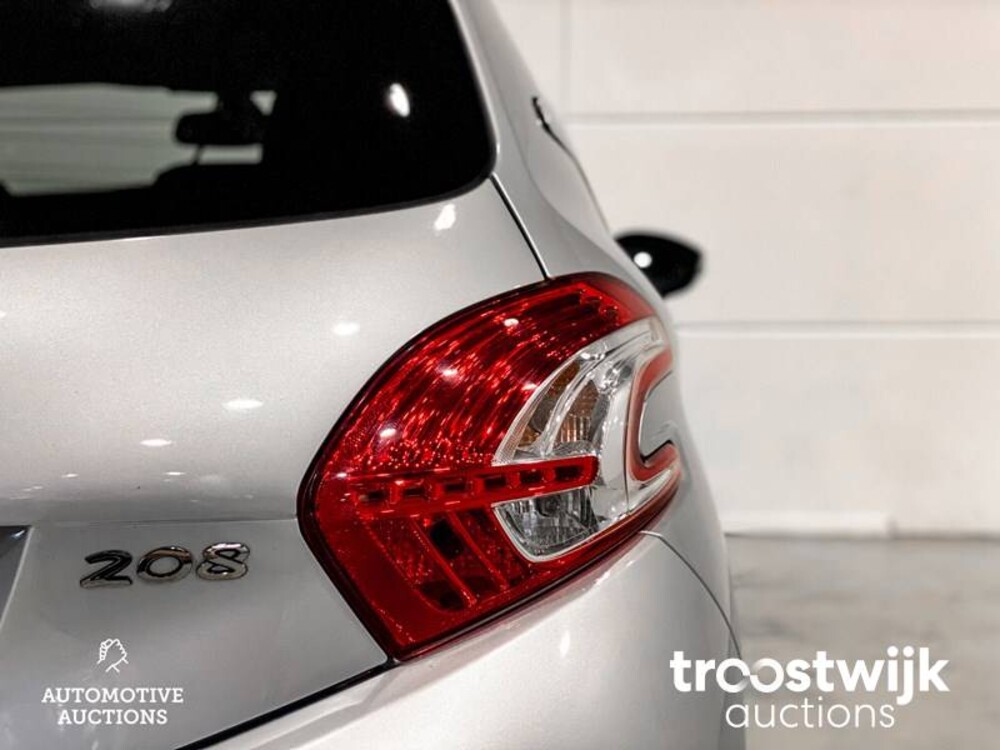 Peugeot 208 1.2 VTi Envy Car