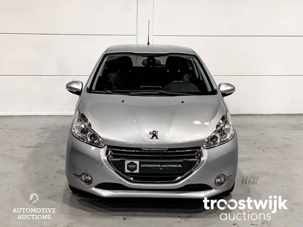 Peugeot 208 1.2 VTi Envy Car