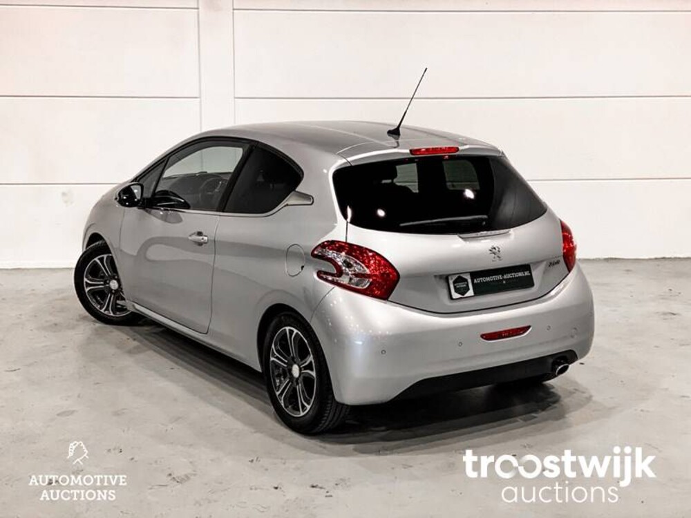 Peugeot 208 1.2 VTi Envy Car