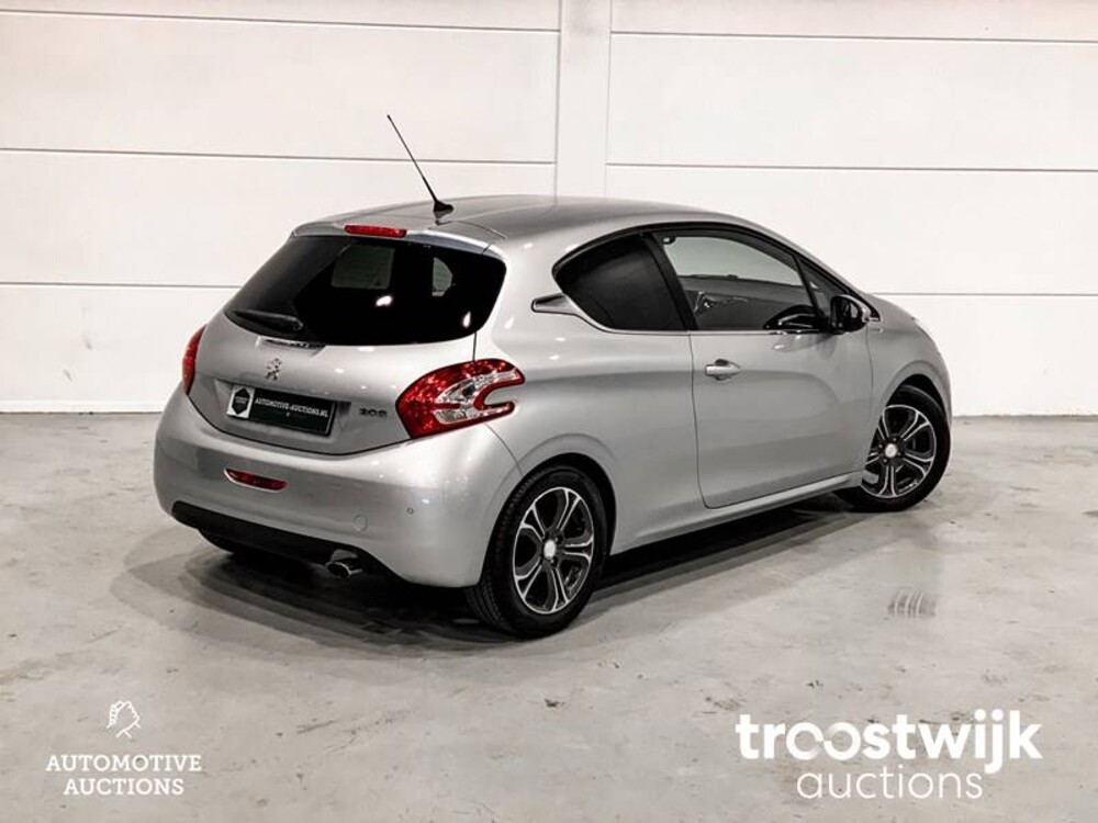 Peugeot 208 1.2 VTi Envy Car