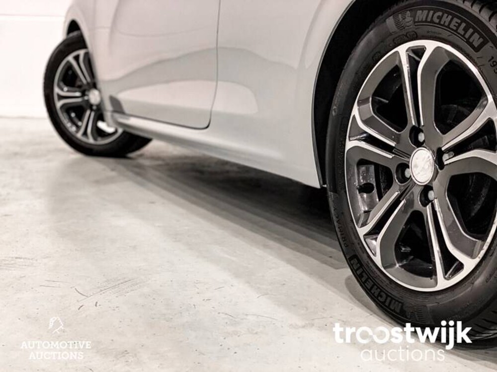 Peugeot 208 1.2 VTi Envy Car